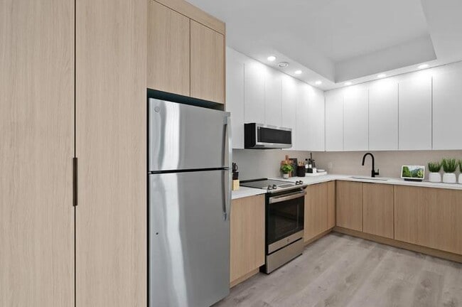 33-52-52 Crescent St unit 202, Queens, NY 11106 - photo 5