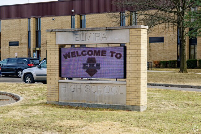 Elmira High School has an overall B grade on Niche.
