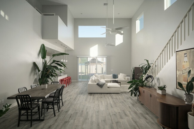 2821 N 28th Place, Phoenix, AZ 85008 - photo 2