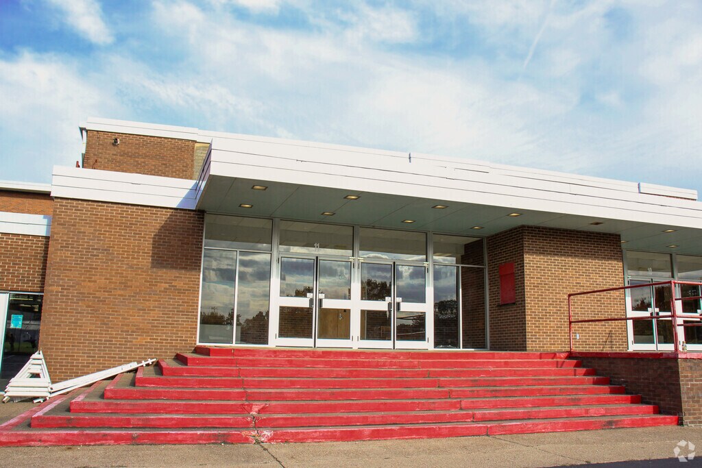 Parkview Middle School provides education in the neighborhood of 
Jeffersonville.