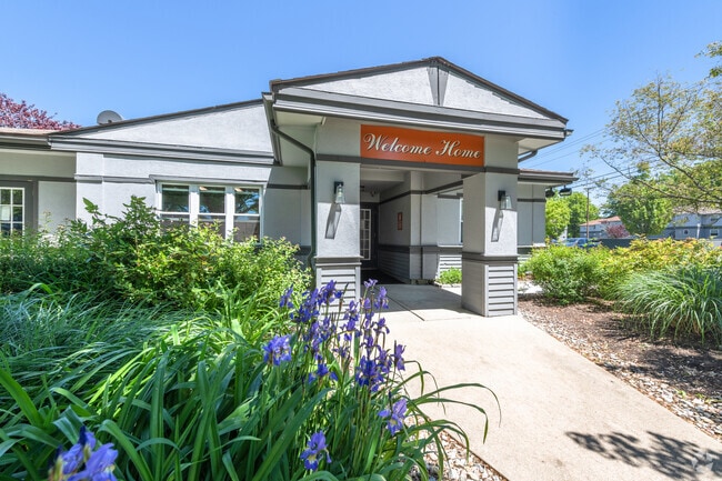 Harbor Village, Middletown, RI 02842 - photo 2