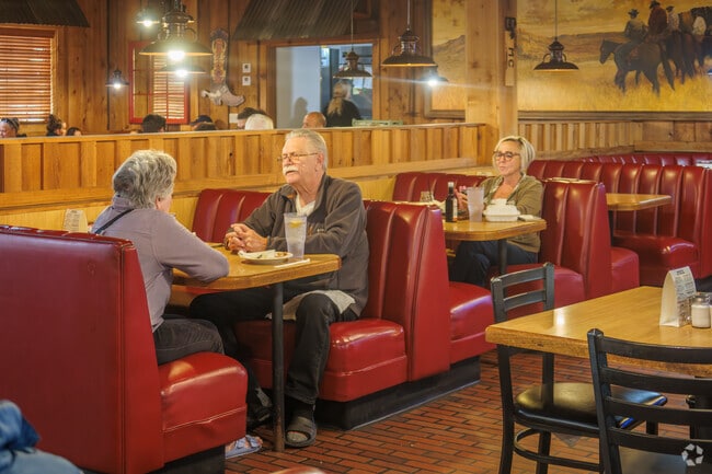 Steer N Stein is a traditional and popular steakhouse favored by Terra Linda residents.