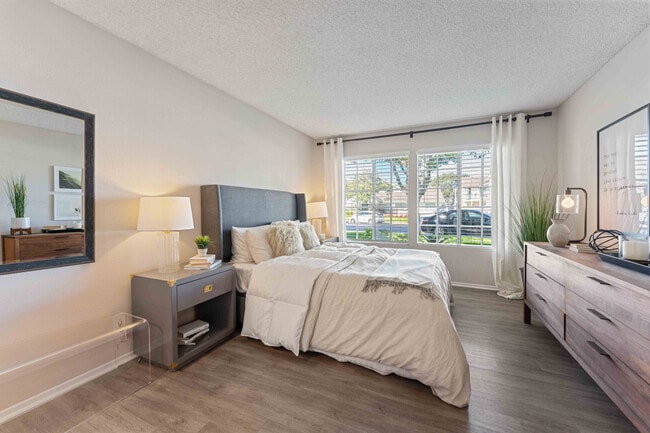 IMT Sorrento Valley, San Diego, CA 92126 - photo 5