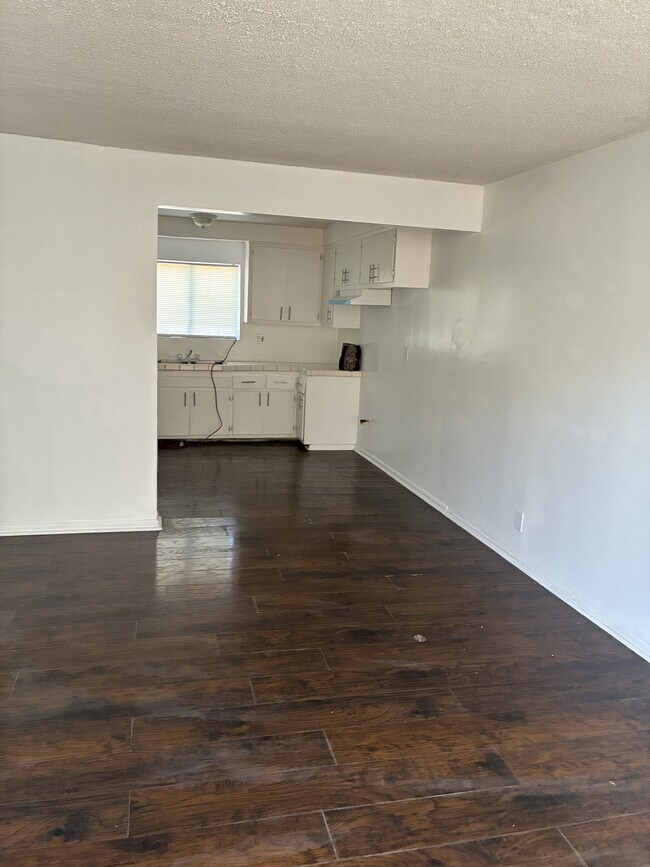 410 E 82nd St unit 2, Los Angeles, CA 90003 - photo 2