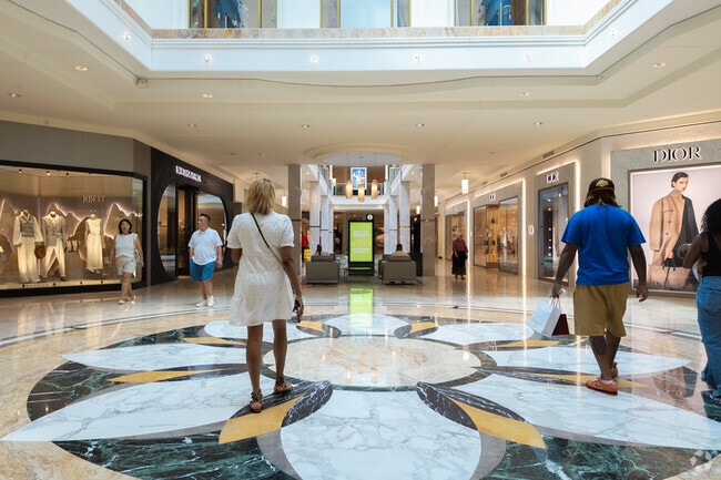 Cross Creek residents enjoy shopping at Phipps Plaza near North Buckhead.