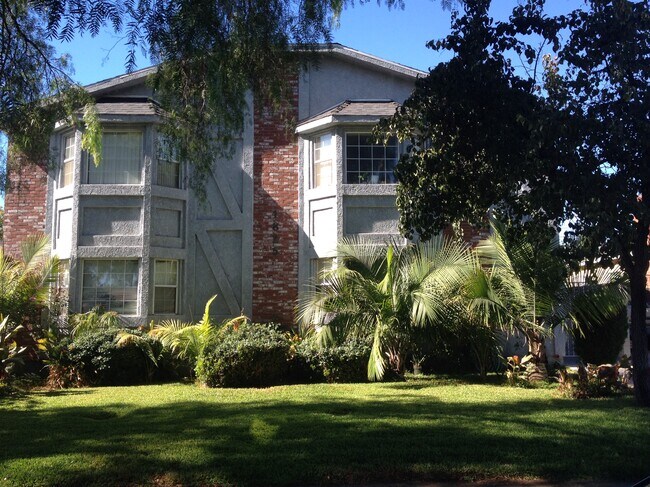 1825 Keeler St unit apartment D, Burbank, CA 91504 - photo 2