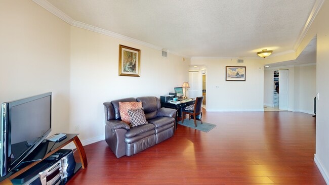 Keystone unit 1202, Miami, FL 33126 - photo 2