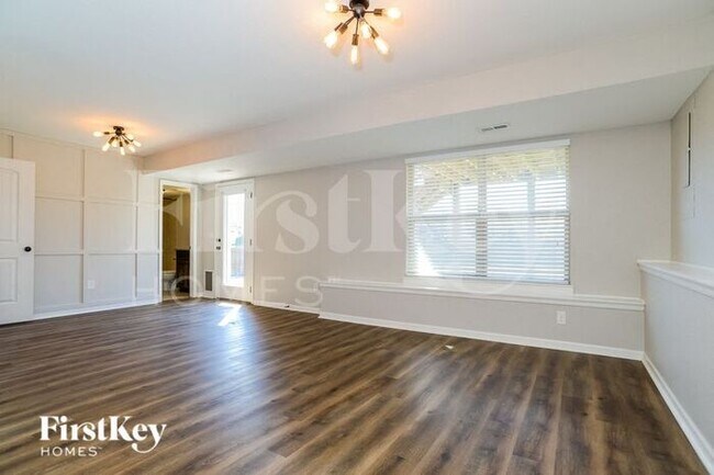 10511 Augusta Dr, Kansas City, KS 66109 - photo 5