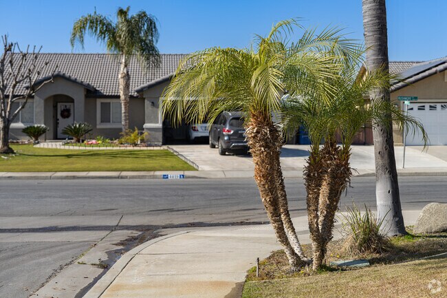 Palm trees and cacti thrive in the Emerald Estates neighborhood.