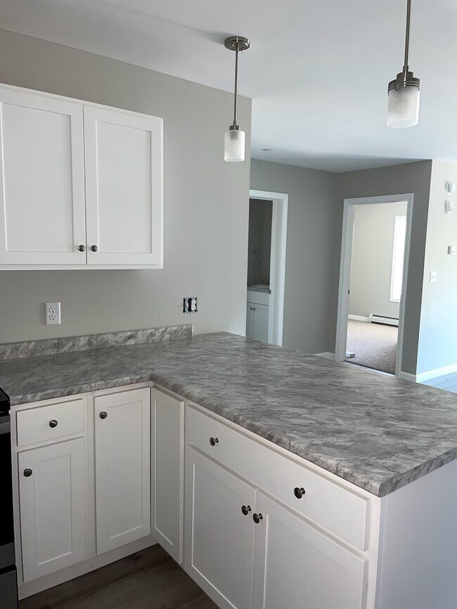28-34 Wellington Ct, Auburn, ME 04210
