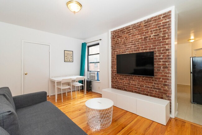 130 E 95th St unit ID1058689P, New York, NY 10128 - photo 3