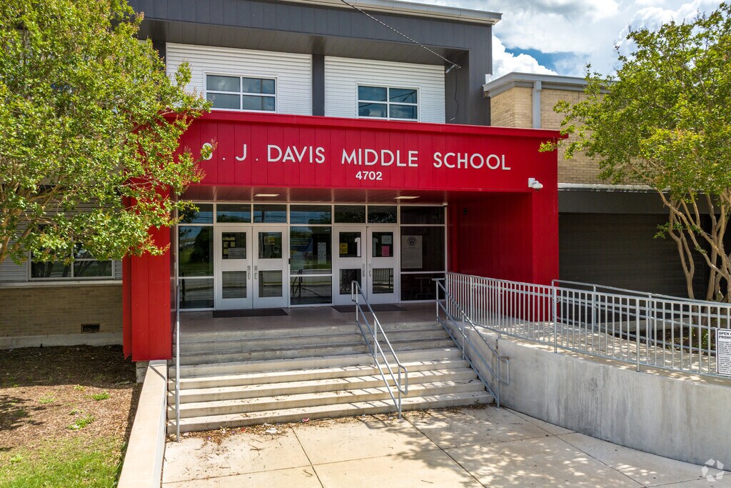 Davis Middle School Serves The East Side Neighborhood Of San Antonio, TX.