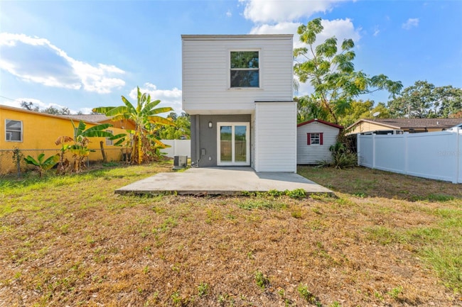 8737 N Tangerine Place, Tampa, FL 33617 - photo 7