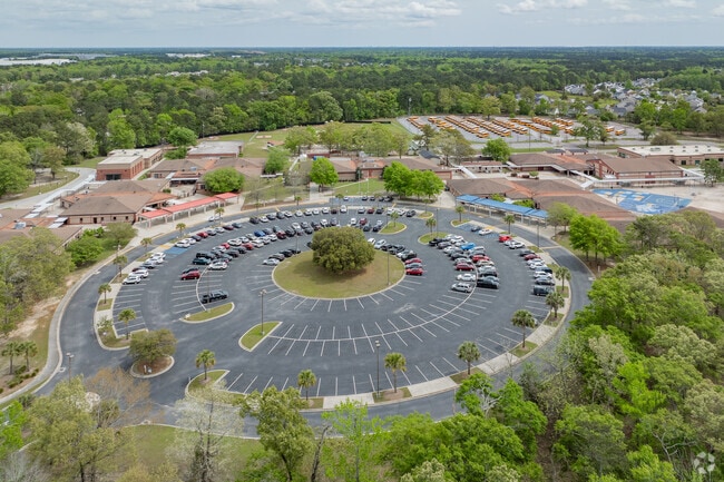 Oakbrook Elementary School is located in Ladson, SC serving students pre-k through 5.
