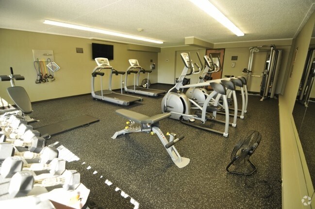 Central Park Manor, Hopkins, MN 55343 - photo 6