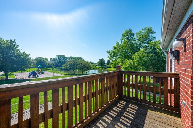 1BR, 1BA - 570SF - Balcony