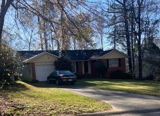 629 Forest Lake Dr N, Macon, GA 31210