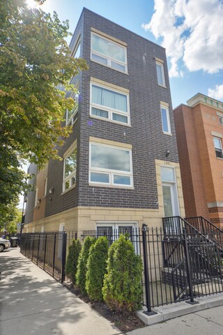 2135 W Adams St Unit 2, Chicago, IL 60612