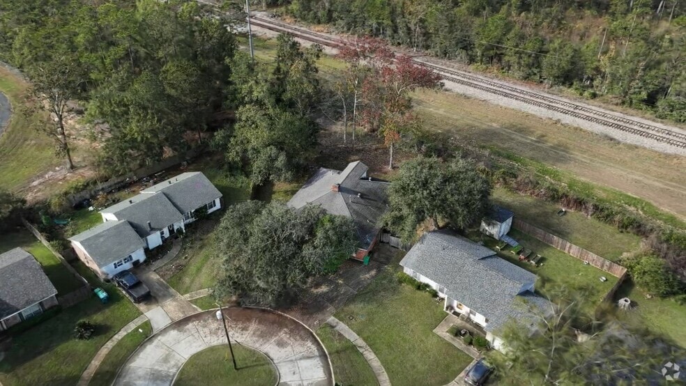 105 Parkbrook Cir, Slidell, LA 70458 - photo 2