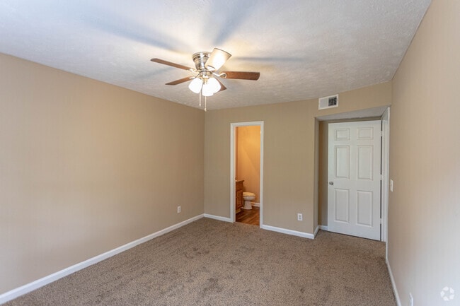 2BR, 2BA - 943SF