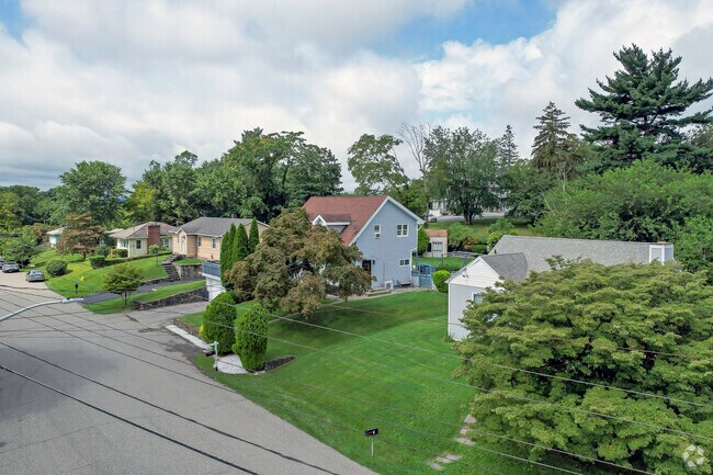 From ranches to contemporary and colonial homes, Montrose showcases a wide variety of architectural styles.