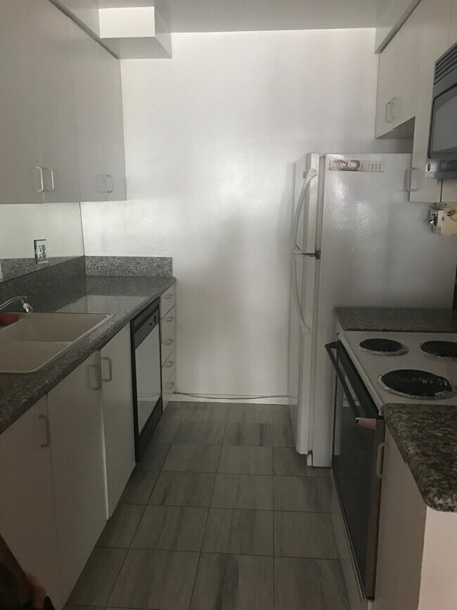 Kitchen - Marble Floor