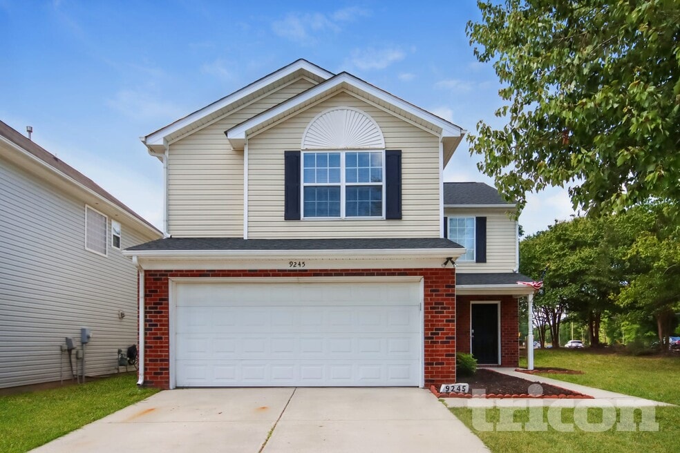 9245 Simonton Dr, Charlotte, NC 28269 - photo 1