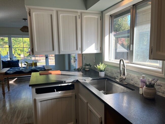 343 NE 63rd Ave, Portland, OR 97213 - photo 2