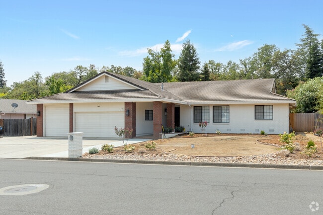 Most homes in the Country Oaks subdevision are ranch style.