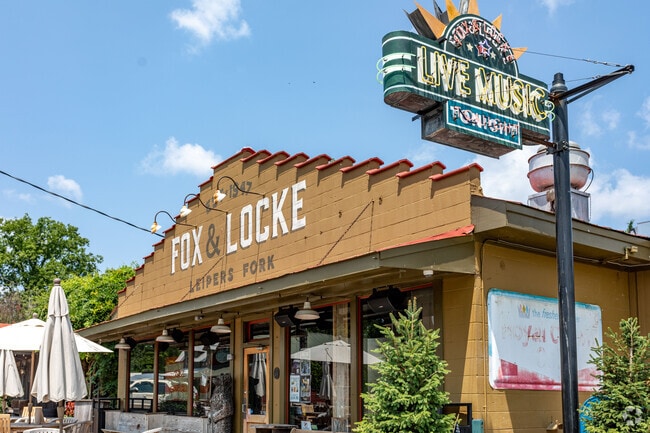 Fox & Locke serves comfort food with live music in Leiper's Fork.