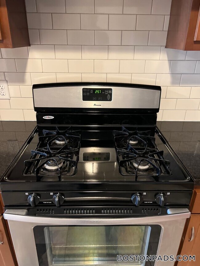 144 Stevens St unit 11, Lowell, MA 01851 - photo 2