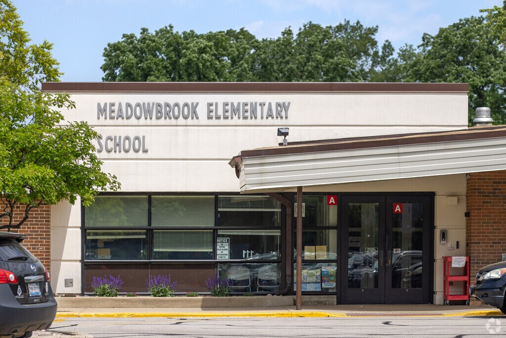 Meadowbrook Elementary School in Northbrook