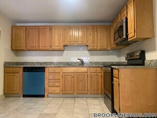 230 Babcock St Unit 2H, Brookline, MA 02446
