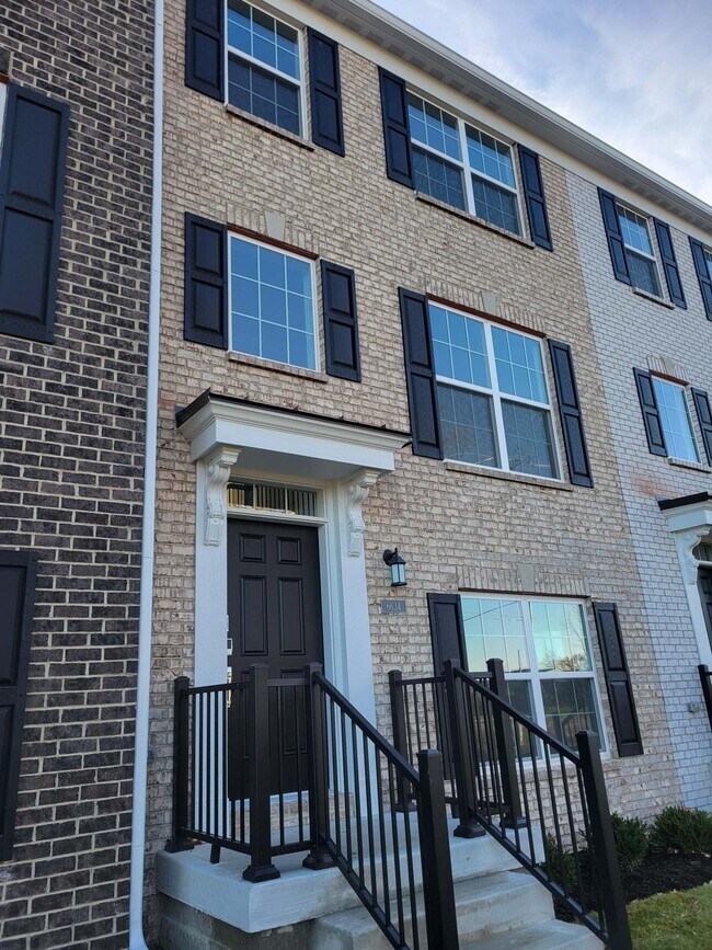 6634 Halsey St, Zionsville, IN 46077