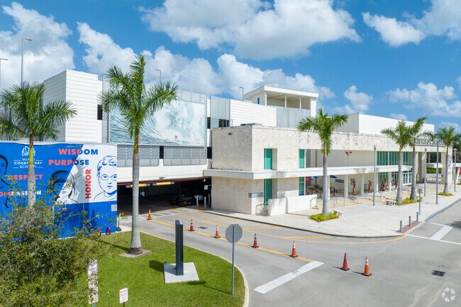 Miami Country Day School offers a great curriculum to its students.