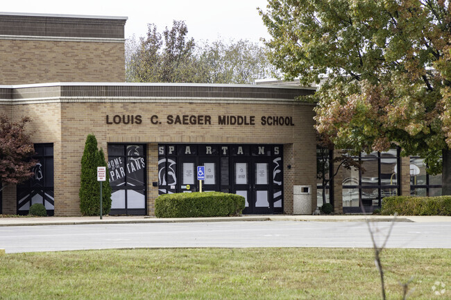 Saeger Middle School provides education in the neighborhood of 
Cottleville.