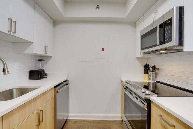 801 15th St S unit FL4-ID1022438P, Arlington, VA 22202 - photo 5