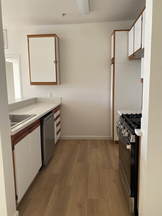 530 S Manhattan Place, Los Angeles, CA 90020