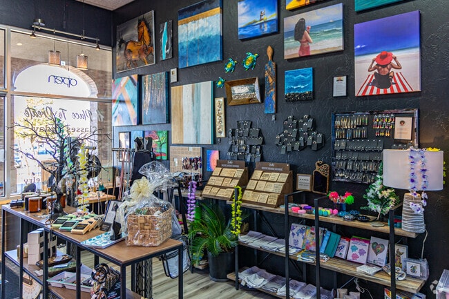 Many local artists have work in Hawaii Fluid Art.