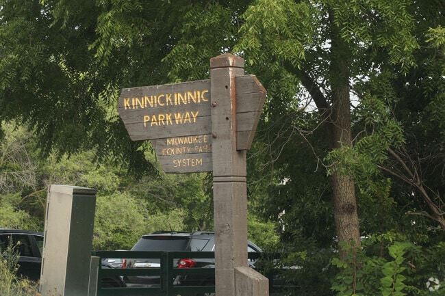 The Oakleaf Trail system winds throughout the Southpoint neighborhood.