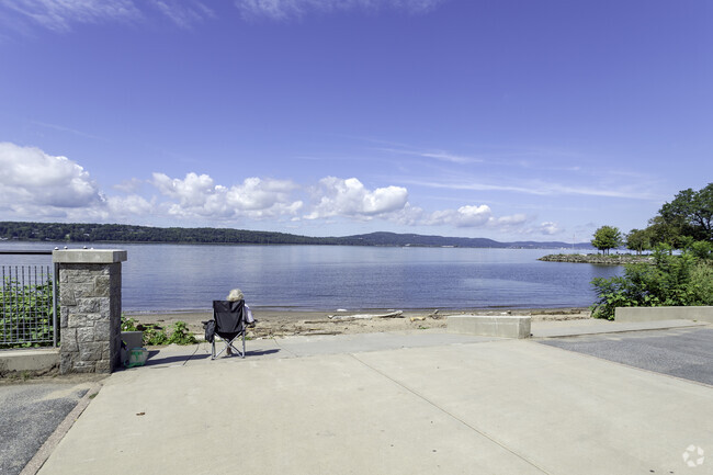 Just relaxing and enjoying the sights and sounds of the Hudson River in Dobbs Ferry.