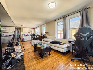 19 Town Hill St Unit 2, Quincy, MA 02169