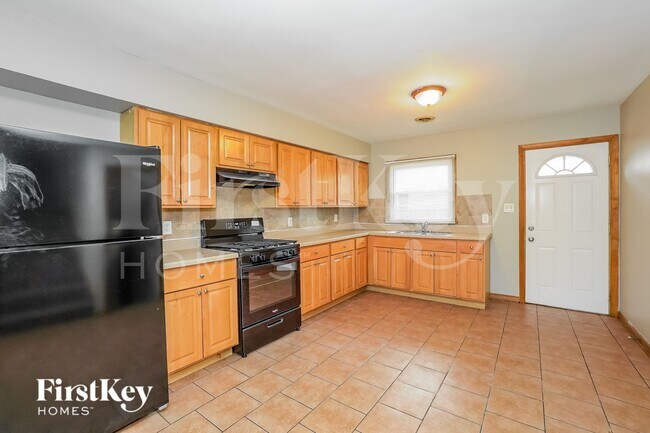 17922 Rose St, Lansing, IL 60438 - photo 5