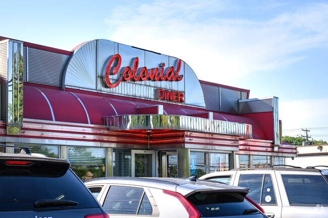 The Colonial Diner in Lyndhurst serves classic fare in a retro 1950s-themed setting.