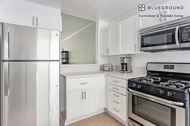 16070 W Sunset Blvd unit FL2-ID1426, Pacific Palisades, CA 90272 - photo 6