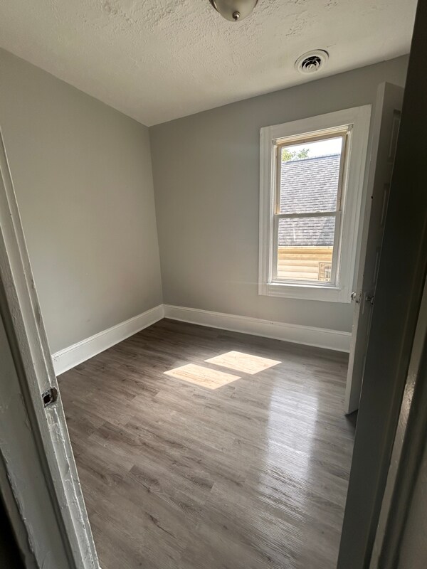 3465 W 54th St Unit Upperleft, Cleveland, OH 44102