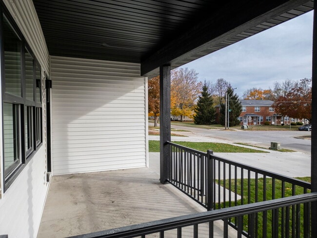 1305 W 19th St, Cedar Falls, IA 50613 - photo 4