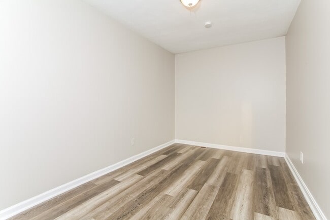 208 Silverstone Dr, Englewood, OH 45322 - photo 6