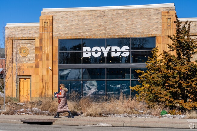 St. Davids residents enjoy easy access to the shops and restaurants in the neighboring town of Wayne.