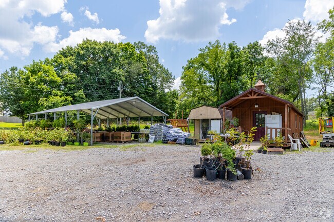Sadies Country Store offers local produce and plants for all who visit near Bradbury Farms.